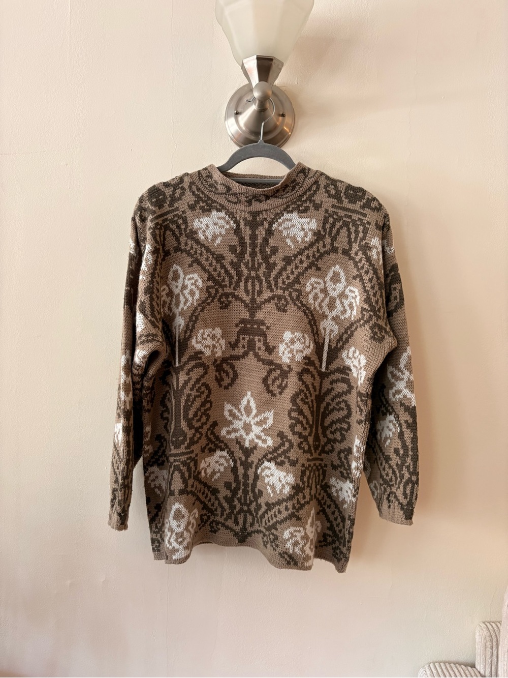 Vintage Women's Brown Patterned Crewneck Cozy Fall Sweater